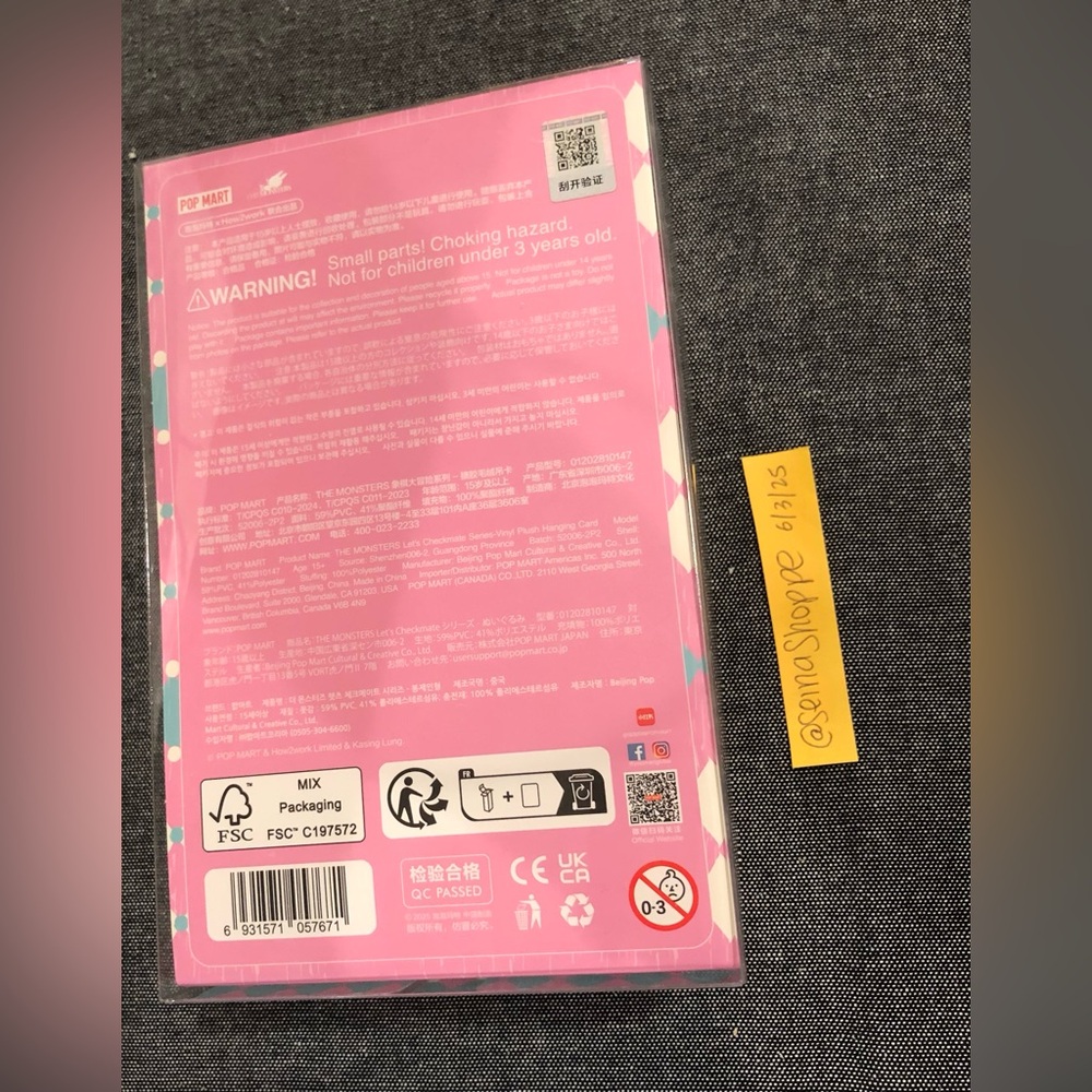 Labubu Let’s Checkmate QUEEN Vinyl Face Plush Pendant - Picture 4 of 11